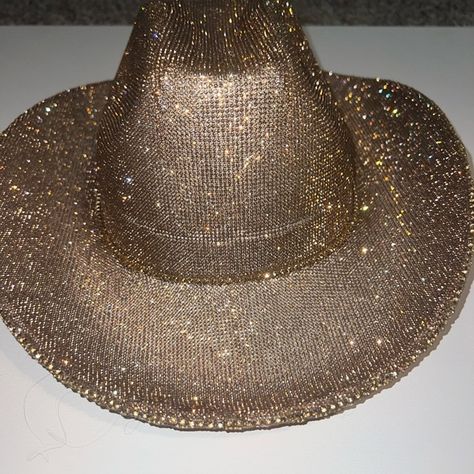 Gold Taupe Crystal Cowboy Hat Fearless Cowboy Hat, Gold Cowgirl Outfit, Gold Cowgirl Hat, Golden Cowgirl, Gold Cowboy Hat, Embellished Cowboy Hat, Bachelorette Inspo, Coachella 2023, Concert Performance