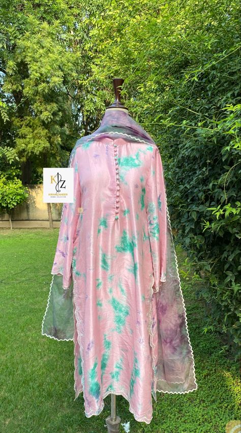 Tie Dye Suits Punjabi, Suit Stitching, Shalwar Kameez Designs, Daman Design, Pakistani Women Dresses, Pakistani Women, Kurti Style, Boutique Outfits, Kurti Embroidery