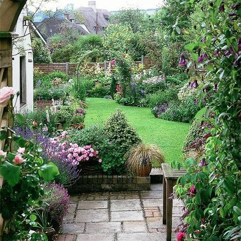 15 Ways to Highlight Yard Landscaping, Outdoor Home Decorating with Flowers Country Garden Decor, French Country Garden, Cottage Garden Design, English Country Gardens, Have Inspiration, The Secret Garden, Garden Borders, Yard Work, Gorgeous Gardens