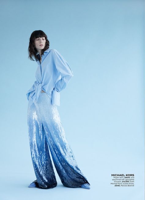 Marie Claire UK February 2018 Karo Laczkowska by David Roemer | Fashion Editorials Tie Dye Fashion, Model Outfit, Blue Backdrops, Blue Outfit, Komplette Outfits, Fashion Studio, Fashion Photoshoot, Fashion Shoot, Pop Fashion