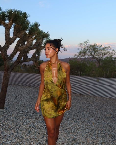 Ally Rossel | Weekend getaway🌵 @tigermist | Instagram Strappy Dress Outfit, Ally Rossel, Outfits Latina, Fashion Outfits Modest, Palm Springs Outfit, Black Strappy Dress, Beauty Apps, Fashion Outfits Korean, Outfits 2000s