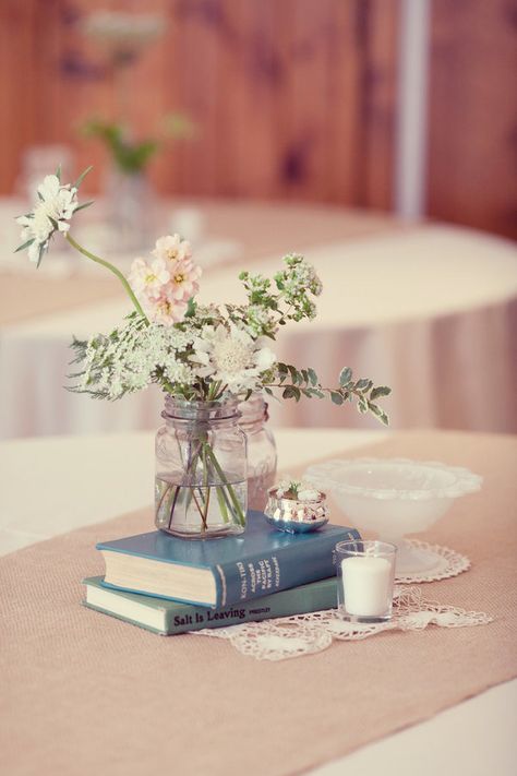 Centerpiece With Books And Flowers, Wedding Table Centerpieces Books, Book Wedding Table Decor, Book Centrepiece Wedding, Book Wedding Centerpieces, Wedding Bouquets Ideas, Bouquets Ideas, Burlap Runner, Book Centerpieces