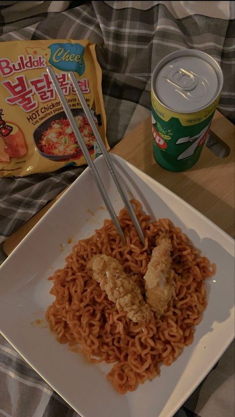 Samyang Ramen Aesthetic, Ramen Noodles Aesthetic, Aesthetic Noodles, Ramen Aesthetics, Noodles Aesthetic, Eating Food Funny, Delicacy Food, Ramen Noodles, Food Snapchat