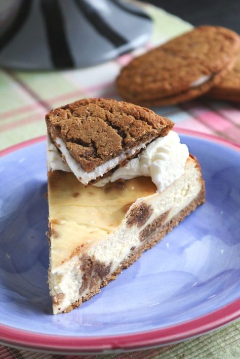 Oatmeal Cream Pie Cheesecake, Unique Cheesecake Recipes, Unique Cheesecake, Oatmeal Creme Pies, Oatmeal Cream Pie, Creme Pie, Oatmeal Creme Pie, Oatmeal Cream Pies, Pie Cheesecake