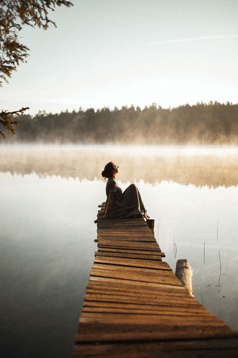 Lake Photoshoot, Foto Glamour, Shotting Photo, Body Of Water, Shooting Photo, Foto Pose, Foto Inspiration, Fotografi Potret, Photography Inspo