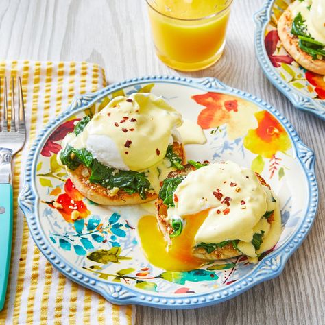 eggs florentine recipe Summer Vegetable Recipes, Florentine Recipe, Florentines Recipe, Eggs Florentine, Sauteed Spinach, Mothers Day Brunch, Christmas Brunch, Brunch Spots, Summer Vegetable