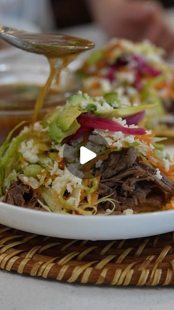 61K views · 4.9K likes | Claudia on Instagram: "Today im going to share with you another super easy easy easyyyy recipe, SHREDDED BEEF TOSTADAS with CONSOMMÉ this is the most simple yet most flavorful tostadas you can ever make, this is the filling I use to make tacos dorados but when I do t have time tostadas it is😅

Pressure cookers https://go.magik.ly/ml/20001/

‼️‼️pickled onion recipe here https://youtube.com/shorts/pUqOysR0d-c?si=dlkWrQdLWLjxLRz5

Ingredients:
3-4 lbs Tri Tip
2 potatoes
1/2 onion
1 Anaheim pepper
4 garlic cloves
2 tbsp oregano
Coarse salt I used 2 tbsp
1 tbsp black pepper
2 tsp ground cumin
1 tsp coariander
3 bay leaves 
  For the salsa:
4 Roma tomatoes; roasted
1/4 onion; roasted
2 garlic cloves
1 jalapeño or Serrano
2 chile puya
5-10 chile árbol 
1/2 tsp oregano
1 How To Cook Tomatillos, Tomatillo Beef Stew, Tomatillos Recipes Chicken, Shredded Beef Tostada Recipes, Chicken Guacamole And Bean Tostadas, Pickle Onions Recipe, Tacos Dorados, Stuffed Anaheim Peppers, Tri Tip