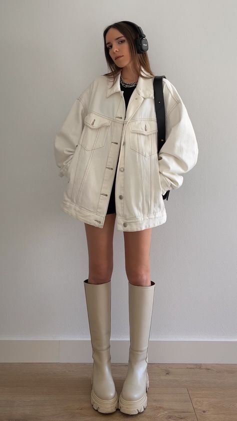 White Jacket Styling, Oversized White Jacket Outfit, White Crop Jacket Outfit, Oversized White Denim Jacket Outfit, Beige Denim Jacket Outfit, Cream Denim Jacket Outfit, Oversized White Denim Jacket, Levis Jacket Outfit, Cargo Jacket Outfit