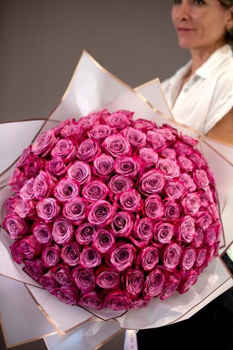 Celebrate beauty and grace with our stunning bouquet of pink roses. Each petal exudes elegance, making it a perfect gift for any occasion. Order now! Big Bouquet, Roses Bouquet Gift, Luxury Flower Bouquets, Pink Rose Bouquet, Roses Bouquet, Moody Blues, Bouquet Arrangements, Flower Arrangements Diy, Flower Therapy