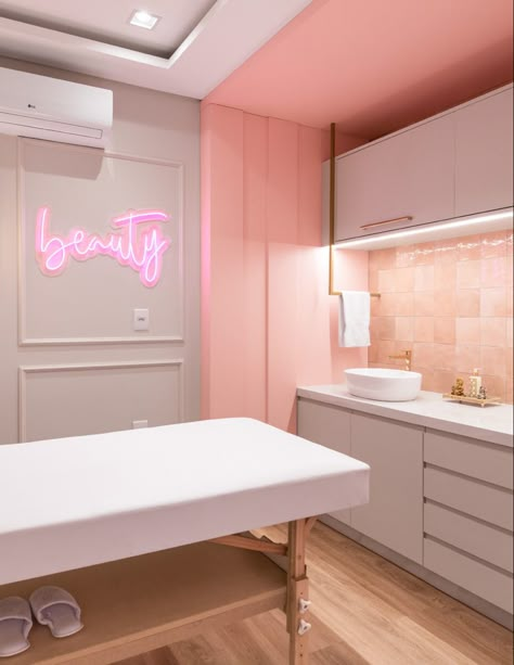 Studio Rosa, Waxing Room, Beauty Salon Interior Design, Esthetician Room, Clinic Interior Design, Spa Business, Beauty Room Decor, Beauty Salon Interior, Spa Decor