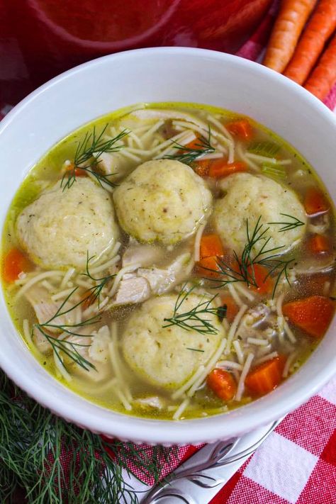 Jewish Chicken Soup Recipes, Matzo Ball Recipe, Dumpling Soup Recipe, Matzo Ball Soup Recipe, Recipes Eggplant, Grill Dinner, Jewish Passover, Turkey And Stuffing, Bacon Dinner