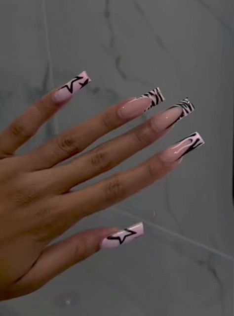 Simple Nail Sets, Square Nails Ideas Medium, Drip Nails, Her Nails, Short Square Acrylic Nails, Bling Acrylic Nails, Acrylic Nails Coffin Short, Short Acrylic Nails Designs, Pink Acrylic Nails