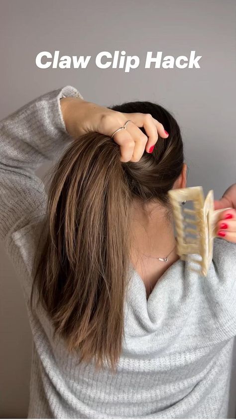 Claw Clip Hack for All Hair Types | Elia Essentials | Pinterest Claw Clip Bun, Clip Bun, Hair Tips Video, Clip Hairstyles, School Hairstyles, Hair Tutorials For Medium Hair, Hair Stylies, Work Hairstyles, Hair Up Styles