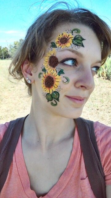 Face Painting Sunflower, Face Paint Sunflower, Earth Day Face Paint, Fall Face Paint Ideas, Autumn Face Painting, Autumn Face Paint, Fall Festival Face Painting Ideas, Sun Face Paint, Fall Facepainting