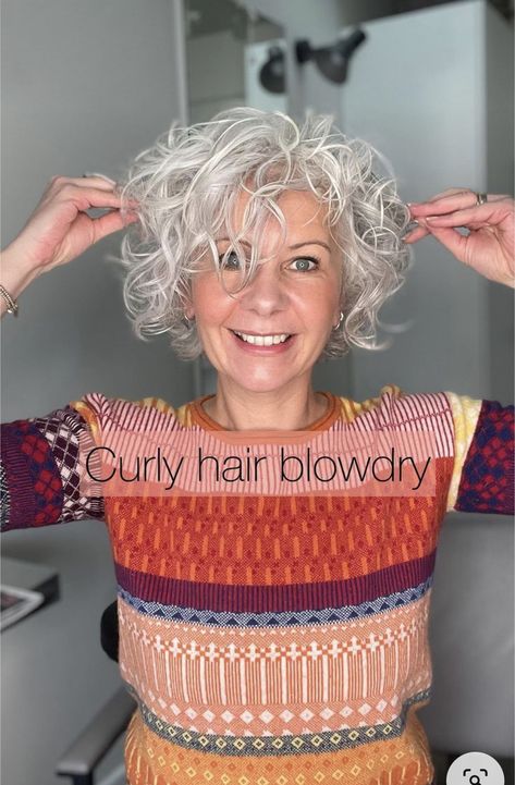 Bangs Korean, Hair Blowdry, Gel Hairstyles, Short Layered Curly Hair, Hairstyles Bangs, Short Curly Hairstyles For Women, Short Wavy Haircuts, Grey Curly Hair, Layered Curly Hair