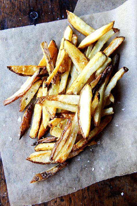 Before I started paying attention to local food and to cooking with seasonal ingredients, I would have categorized potatoes as a winter vegetable, miraculously growing in the frozen solid earth, harvested by farmers through layers of snow. I never would have guessed that a potato’s peak season in colder climates is actually midsummer through late... Oven Baked French Fries, Oven Baked Fries, Crispy Oven Fries, Oven Fries, Enjoy Your Meal, Baked Fries, Fries Recipe, Fries In The Oven, Oven Baked