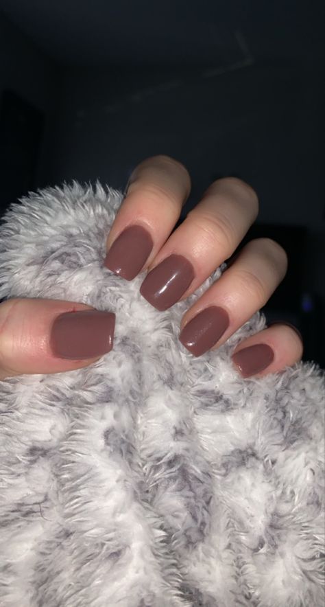 Coffin dip powder nails acrylic brown fall 2020 modle ones dip Dip Powered Nails Winter, Brown Powder Dip Nails, Dip Powder Nails Brown, Dip Powder Nails Colors Fall 2022, Fall Nails Ideas Autumn Dip Powder, Coffin Dip Powder Nails, Brown Dip Powder Nails, Fall Nail Colors Dip Powder Sns, September Nails Color Fall Dip