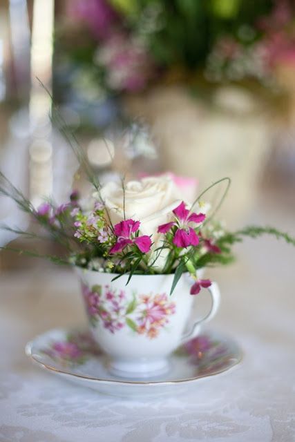 Teacup With Flowers, Tea Cup Centerpieces, Teacup Flowers, Wedding Flowers Roses, Tafel Decor, Tea Party Bridal Shower, Garden Photography, Trendy Flowers, Tea Parties