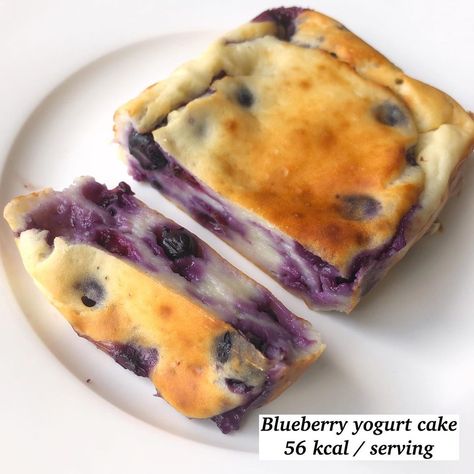 LOW CALORIE RECIPES 🧁 på Instagram: “BLUEBERRY YOGURT CAKE 💙 Tastes like a mix of cheesecake and regular cake, with fresh blueberries :)⁣ ⁣ Ingredients: (1 small loaf, 10 x 15…” Blueberry Yogurt Cake, Regular Cake, Low Cal Dessert, Blueberry Yogurt, Low Calorie Dessert, Yogurt Cake, Low Cal Recipes, Healthy Food Dishes, Low Calorie Desserts