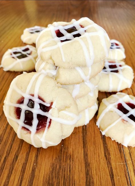 Raspberry Shortbread Cookies, Christmas Crinkle Cookies, Raspberry Shortbread, Buttery Shortbread Cookies, Shortbread Cookie Recipe, White Chocolate Cranberry, Pecan Cookies, Crinkle Cookies, Pretty Cookies