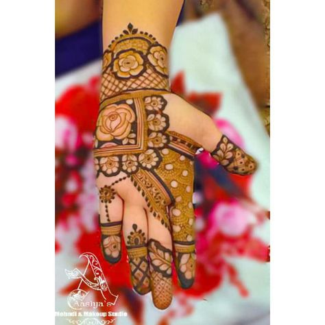 Buta Mehandi Design, Mehndi Designs Bridal Hands, Rose Mehndi Designs, Mehndi Designs For Kids, Mehndi Design Pictures, Engagement Mehndi Designs, Full Mehndi Designs, Henna Tattoo Designs Simple, Latest Bridal Mehndi Designs