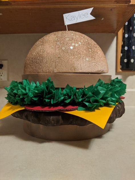 Cheeseburger Valentines Boxes, Hamburger Valentine Box Ideas, Food Valentine Box Ideas, Funny Valentines Boxes, Cheeseburger Party, Valentine's Boxes, Diy Valentines Box, Valentine Pizza, Kids Valentine Boxes