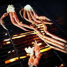 The World's Greatest Crab Recipe - You can also make these in the oven at 350 degrees for 4 minutes on each side, then under the broiler on high for 5 minutes. Grilled Crab Legs, Snow Crab Clusters, Crab Legs On The Grill, Grilled Crab, Crab Legs Recipe, Crab Recipe, Snow Crab Legs, Snow Crab, Olive Oil Butter