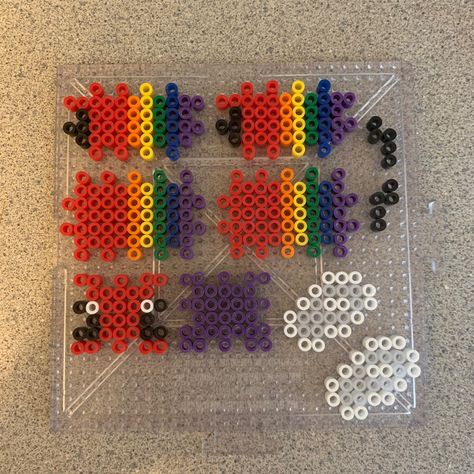 Minecraft Bee Perler Beads, Perler Beads Ideas 3d, 3d Perler Bead Patterns, Rainbow Minecraft, Minecraft Bee, Melt Beads Patterns, Hamma Beads Ideas, Melty Bead Patterns, Pearl Beads Pattern