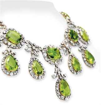 Peridot and Diamond Necklace from the Hapsburg Peridot Parure - graduated emerald-cut peridots with old mine-cut diamond surrounds - detachable pear-shaped pendants - $302,500 at auction Peridot Jewelry, Diamond Necklace Designs, Peridot Pendant, Peridot Necklace, Diamond Jewelry Necklace, Diamond Necklace Set, Green Stones, August Birthstone, Antique Necklace