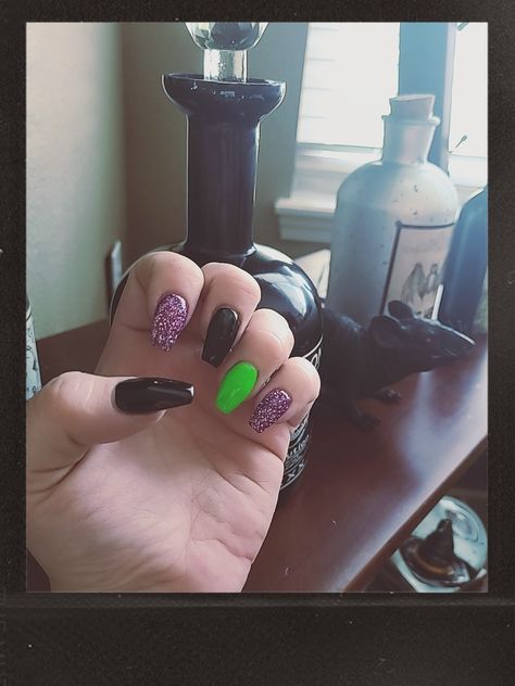 Purple Black And Green Nails, Halloween Nails Acrylic Purple, Black And Neon Halloween Nails, Black Purple And Green Nails, Black Purple Green Nails, Purple Green And Black Nails, Purple Green Black Nails, Green And Purple Halloween Nails, Dip Nails Purple