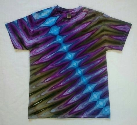 Unique Tie Dye Patterns, Tie Dye Techniques Pattern, Tie Dye Folding Techniques, Tie Dye Shirts Patterns, Diy Tie Dye Techniques, Diy Tie Dye Designs, Tie Dye Patterns Diy, Unique Tie Dye, Diy Tie Dye Shirts