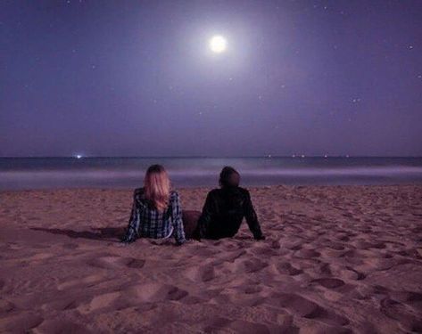 San Myshuno, Beach At Night, Photo Summer, Teenage Dream, Two People, Couple Aesthetic, Photo Instagram, Beach Photos, The Sand