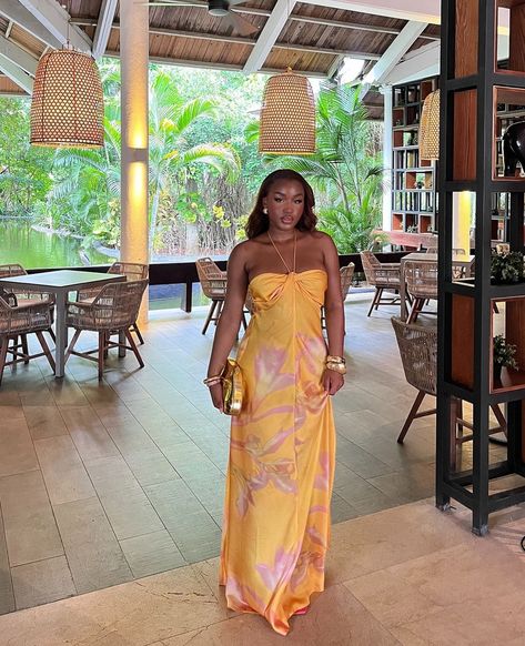 summer dress 💛 Cruise Day Outfits, December Outfits, Summer Lookbook, Hair Game, Women Wedding Guest Dresses, Vacation Outfits, Fashion Styles, Wedding Guest Outfit, Bahamas