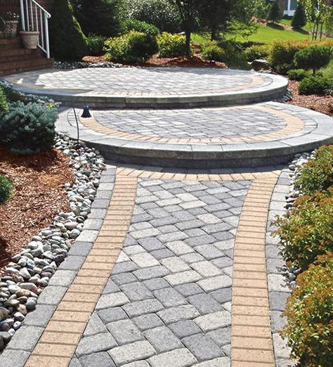 Double Circle Stepped Front Walkway Garden Paving Ideas Inspiration, Landscaping Pathways, Lighting Pathway, Reka Bentuk Landskap, Pavers Patio, Front Yard Walkway, Pavers Design, Garden Pathways, Walkway Landscaping