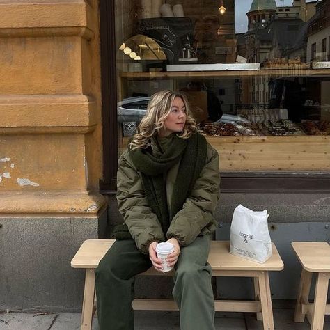 Dark Green Puffer Jacket Outfit, Olive Green Coat Outfit Winter, Olive Green Jacket Outfit Winter, Puffer Jacket Outfit Green, Olive Puffer Jacket Outfit, Green Winter Jacket Outfit, Dark Green Jacket Outfit, Olive Green Puffer Jacket Outfit, Olive Green Jacket Outfit