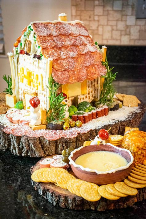 Charcuterie Board House, Charcuterie Board Gingerbread House, Charcuterie Cabin, Gingerbread House Charcuterie Board, Charcuterie Gingerbread House, Charcuterie Houses, Charcuterie House, Charcuterie Chalet, Holiday Charcuterie Board