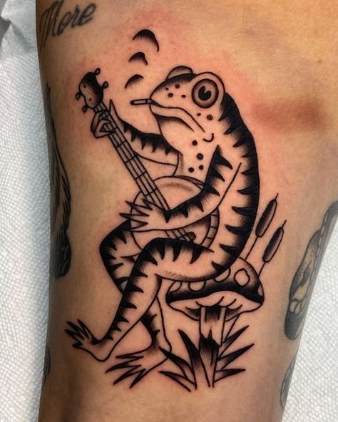 Banjo Frog, Traditional Tattoo Animals, Wildlife Tattoo, American Traditional Tattoo Ideas, Traditional Tattoo Ideas, Traditional Tattoo Designs, Mushroom Tattoos, Frog Tattoos, Traditional Tattoo Sleeve