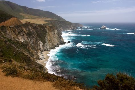 Hiway 1 in California.. this is the best loved highway for traveling the whole coast line. It's amazing and some days you can see Whales.. :) Coast Line, Highway 1, Beautiful Roads, Us Road Trip, Pacific Coast Highway, California Coast, Road Trip Usa, Travel Instagram, Pacific Coast