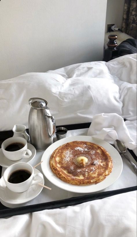 Room Service Food, Accessories Flatlay, Hotel Morning, Foods Aesthetic, Morning Recipes Breakfast, La Night, Breakfast Aesthetic, Hotel Breakfast, Hotel Food