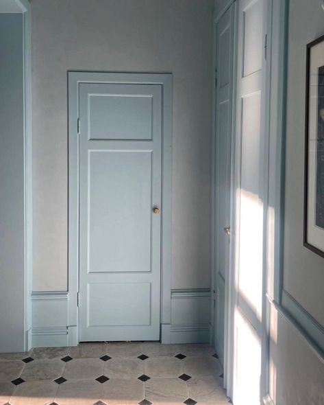 DETALE CPH on Instagram: “The light blue colour Starlight adorns the hallway area in the Stockholm based home of @petratungarden. Walls are made with KC14 filler…” Light Blue Hallway, Blue Hallway, Light Blue Colour, Window Casing, Door Casing, Future Apartment, Interior Deco, Entrance Hallway, Home Room Design