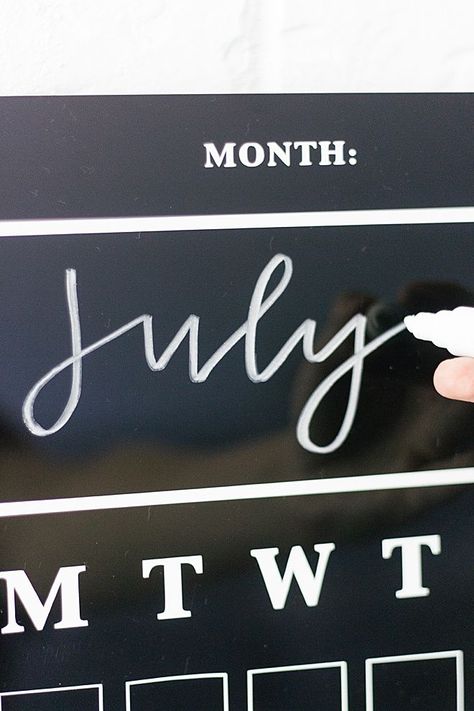 Cricut Calendar Ideas, Calendar Svg Free, Cricut Calendar, Calendar Cricut, Diy Calendar Wall, Acrylic Wall Calendar, Acrylic Crafts, Acrylic Calendar, Chalkboard Calendar