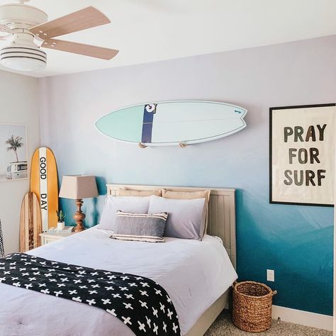 Surfer Bedroom Ideas, Surfer Room Decor, Surfboard Room, Surfer Bedroom, Georgia Farmhouse, Surf Bedroom, Surfer Decor, Surfer Room, Surf Room Decor