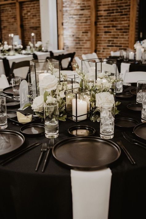 Industrial Modern Wedding, Minimalist Wedding Reception, Dark Wedding Theme, Black And White Wedding Theme, Minimalist Wedding Decor, Dinner Party Decorations, Black Dinner, White Wedding Theme, Dark Wedding