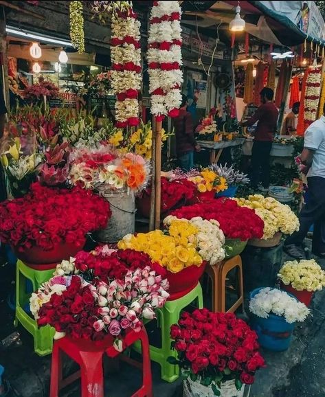 Indian Flower Market Aesthetic, Flowers Indian Aesthetic, Indian Flower Market, Desi Flowers, Aesthetic Flower Market, Rosé Snapchat, Love Rose Flower, Desi Aesthetics, Diwali Decorations At Home