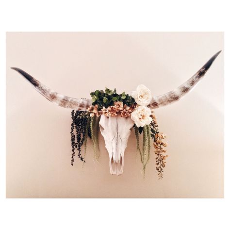 flower ideas for my longhorn Bull Horns Decor Living Rooms, Longhorn Skull Decorating Ideas, Longhorn Decor, Cattle Skull Decor, Cowhead Skull Decor, Steer Skull Decor Living Rooms, Cow Skull Decor Living Room, Decorated Skulls, Longhorn Skull Decor Living Room