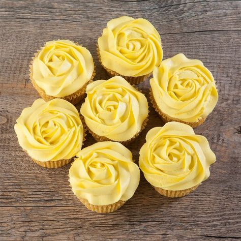 Clean Oven With Vinegar, Cupcake Frosting Tips, Frosting Piping, How To Clean Oven, Cupcakes Flores, Cleaning Oven Racks, Yellow Cupcakes, Cupcake Tray, Frosting Tips