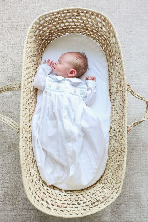 At Home Newborn Photoshoot, Basket For Newborn, Newborn Photoshoot At Home, Home Newborn Photoshoot, Newborn Photoshoot Ideas, Sonogram Pictures, Photoshoot At Home, Picture Blanket, Baby Moses Basket