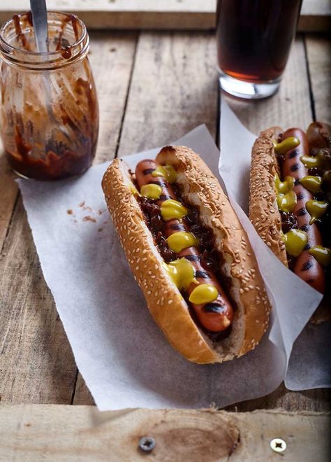 You can make delicious grilled hot dogs in your air fryer. #hotdogs #airfryer Chili Hotdogs, Air Fryer Hot Dogs, Phillips Air Fryer, Grilled Hot Dogs, Hot Dog Sauce, Hot Dog Bar, Air Fried Food, Air Fryer Oven Recipes, Air Fry Recipes