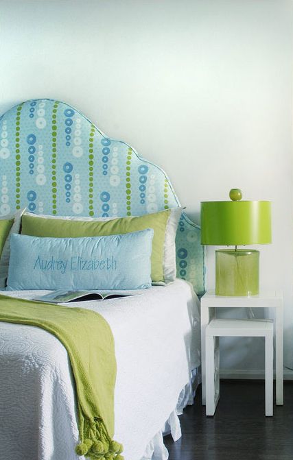 avocado and blue girls room via house of turquoise Blue Green Bedrooms, Green And White Bedroom, Cool Headboards, Modern Bedroom Colors, Green Cottage, Headboard Ideas, House Of Turquoise, Fairytale Cottage, Green Color Schemes