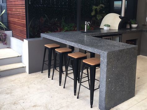 Outdoor concrete benchtop/bar seating area Concrete Benchtop, Concrete Console Table, Modern Outdoor Firepit, Mexican Courtyard, Concrete Tables, Dining Table Outdoor, Concrete Bar, Bbq Bar, Hall Tables